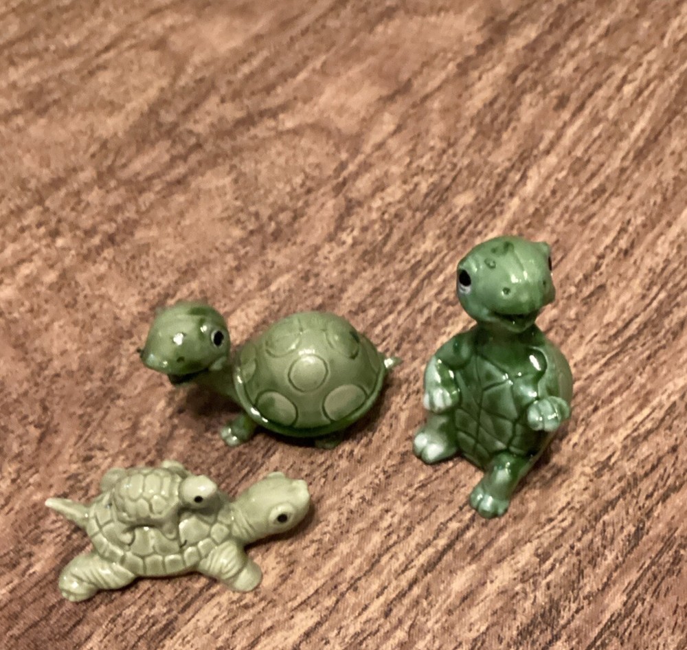 Vintage Porcelain Mini Bug House Turtle with Baby & Stone Turtles