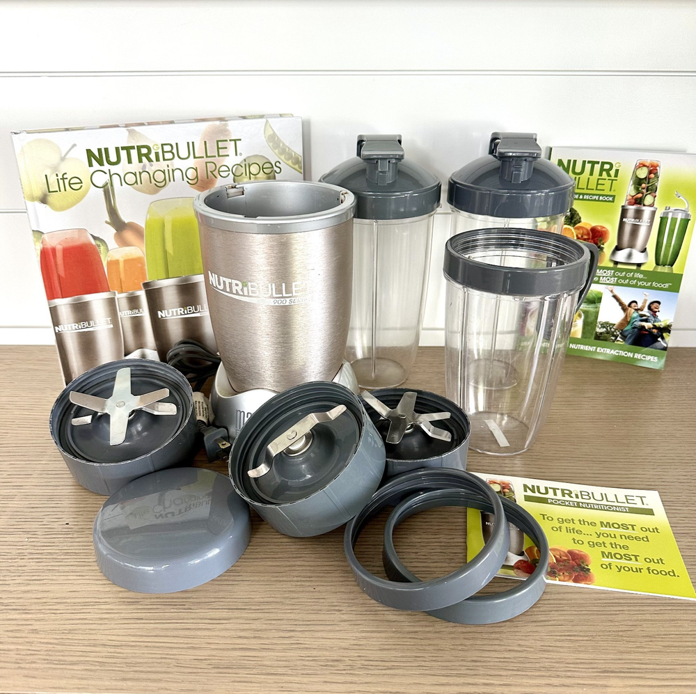 Nutribullet Pro 900 Series Magic Bullet Blender NB-201 w/Accessories!!