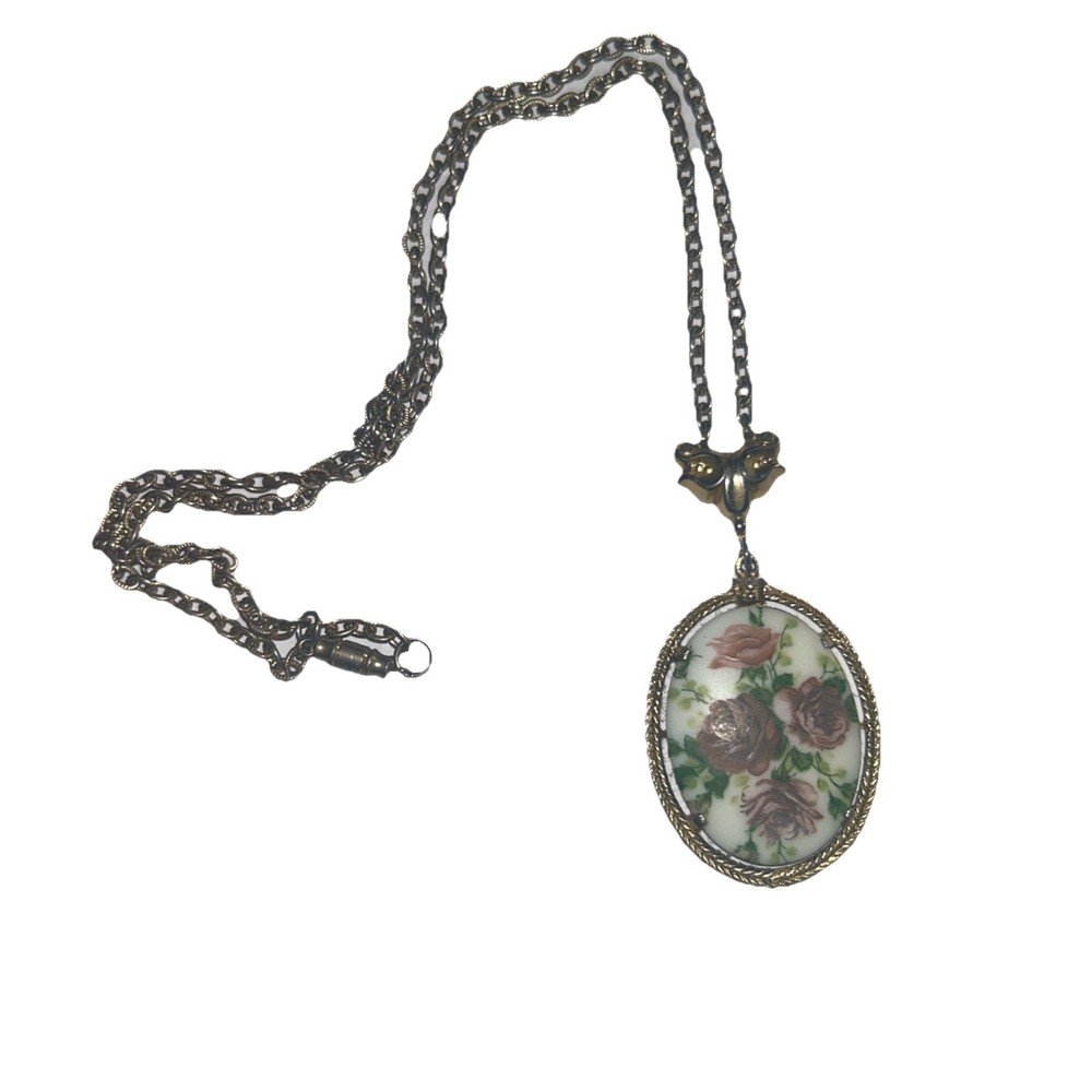 Vintage Victorian Style Pendant Gold Tone Oval Floral