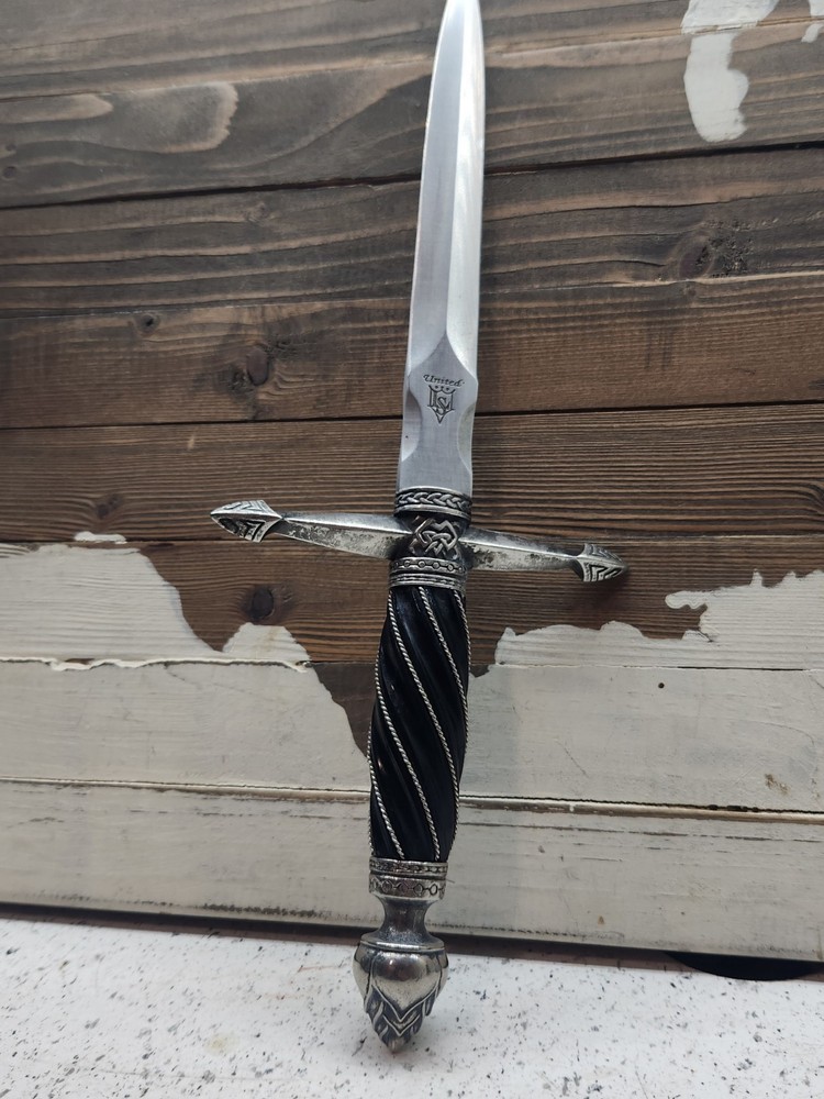 1996 1st ed. United Cutlery UC969 Round Table Dagger 