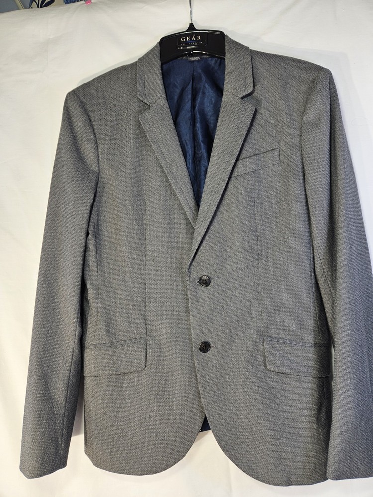 ARMANI EXCHANGE Gray Suit Size 40 Reg Perfect for Any Occasion