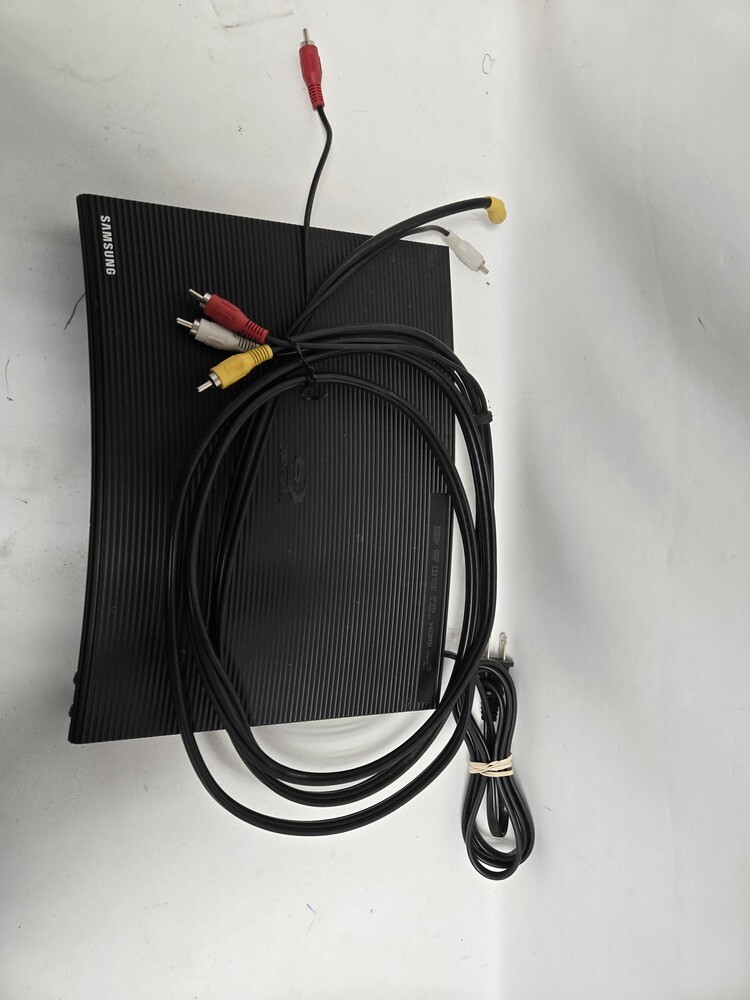 Samsung BD-J5700 Smart Wi-Fi Curved Blu-Ray & DVD Player No Remote Works Great