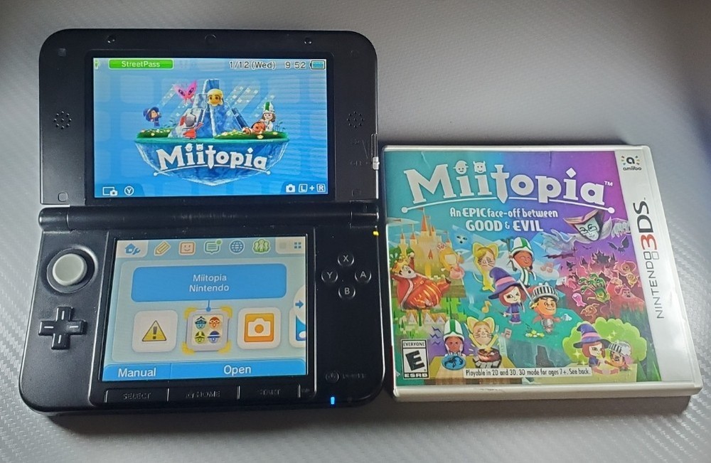 Blue/Black Nintendo 3DS XL + CIB MIITOPIA + 32GB Micro SD Card [100% WORKING]