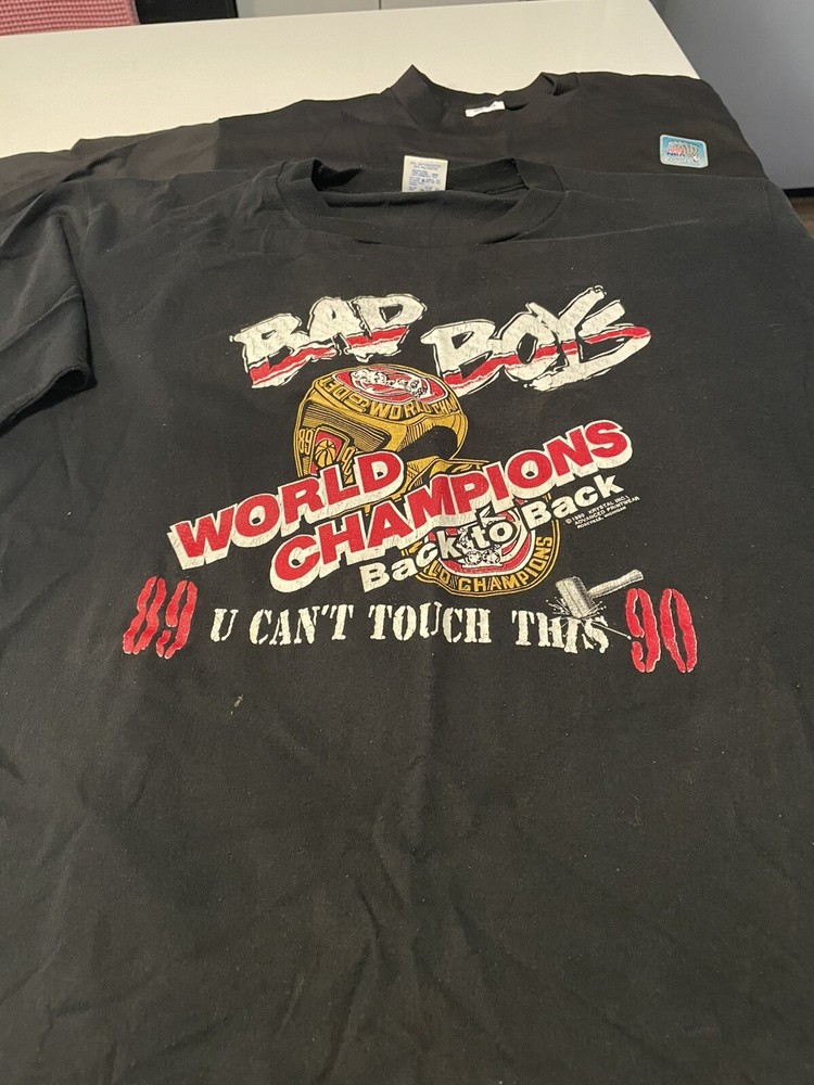 Chicago Bulls NBA Basketball Team Vintage Logo T-Shirt