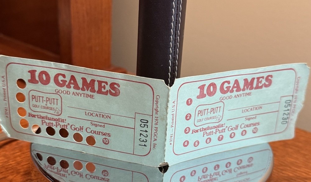 Putt Putt Mini Golf - 2 Tickets For 10 Game Voucher Punch Cards Vintage-image