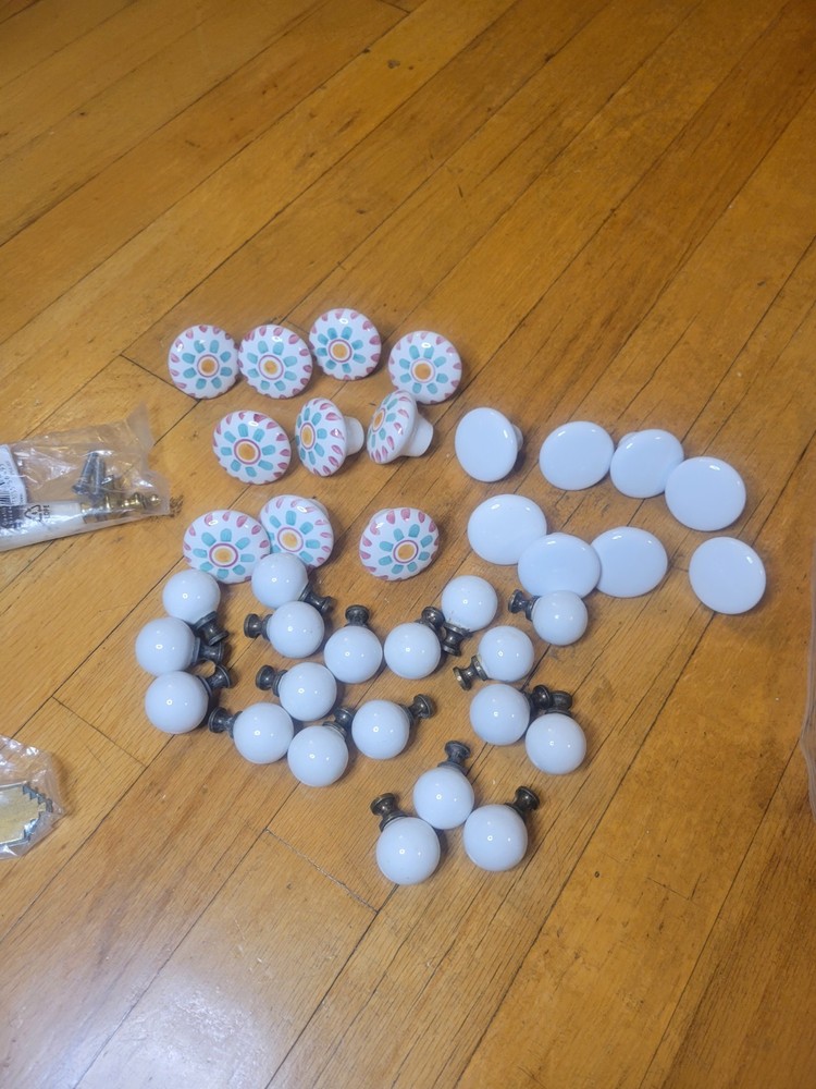 Renovators Special!  Lot Of 39 Ceramic drawer pulls and knobs