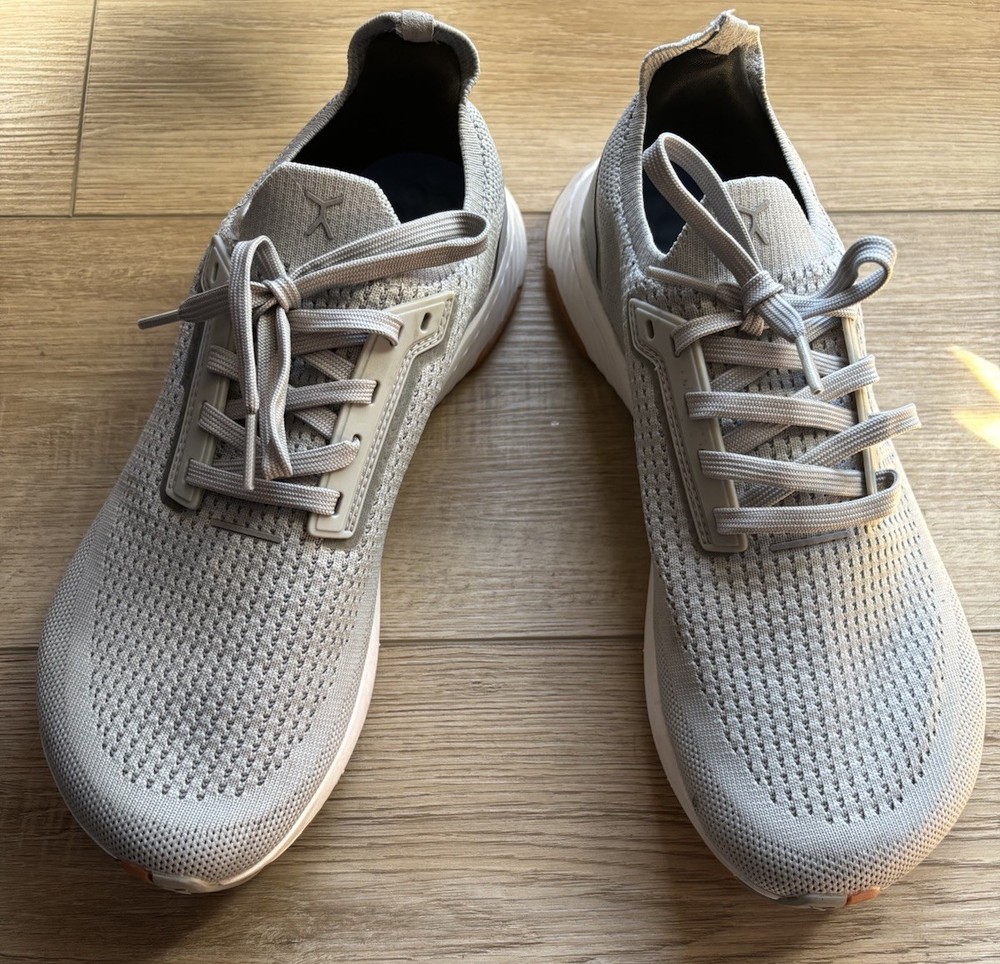 FLUX Adapt Runner Waterproof Mens Running Shoes Size 8 US Gray Excellent Condition Fast Shipping