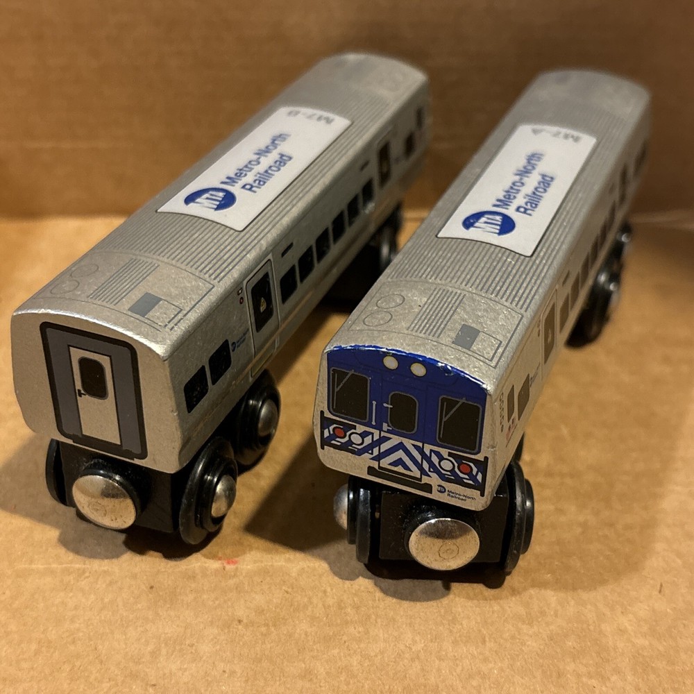 Munipals NYC MTA Metro North Railroad Wooden M7 2-car MATCHED PAIR Thomas Style