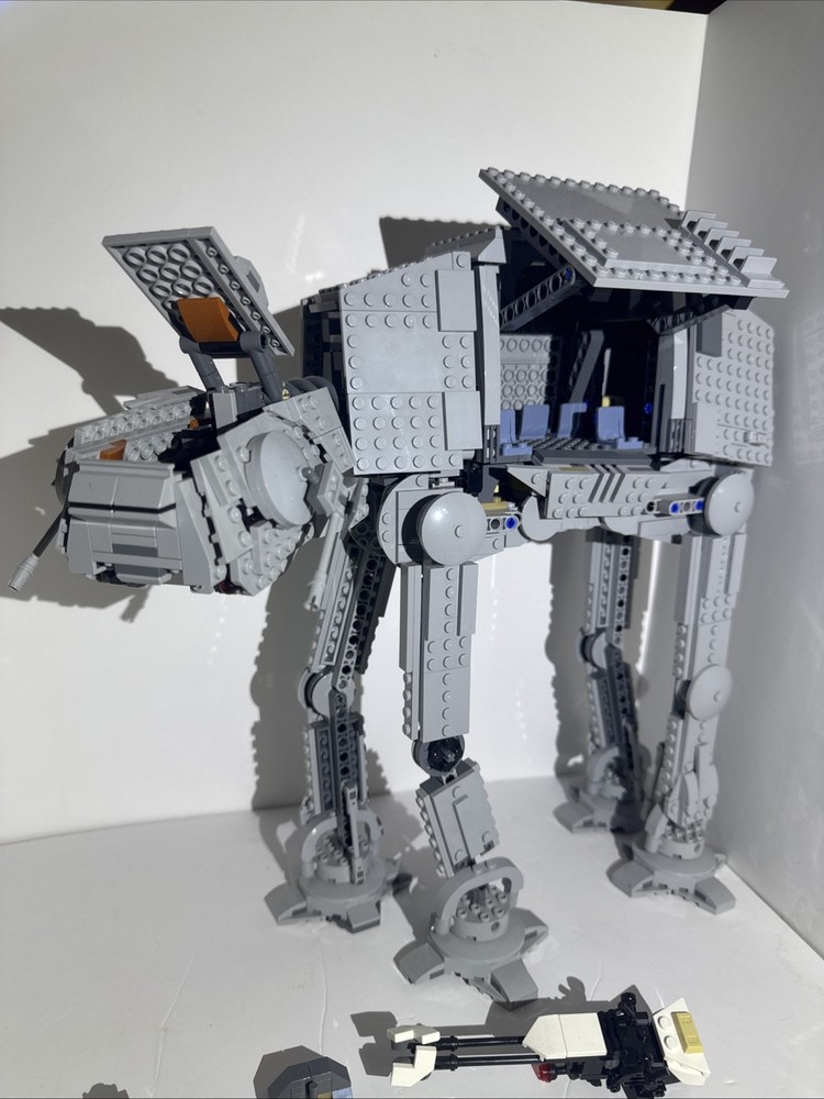 LEGO Star Wars: AT-AT Missing Some Pieces