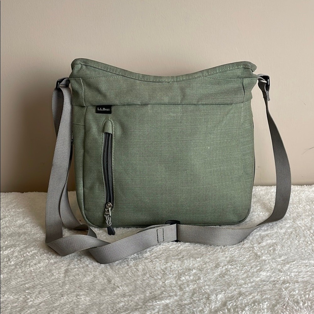 LL Bean Expandable Green Canvas Crossbody Messenger Bag with Zipper