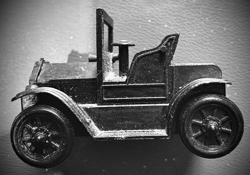 VINTAGE 1917 MODEL T DIECAST PENCIL SHARPENER 98B
