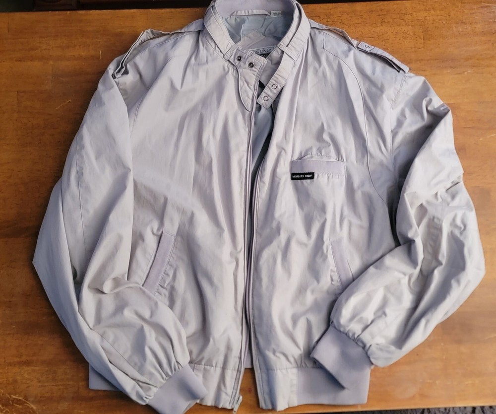 Vintage Members Only Jacket in Size 44 L Classic 80s Style-image