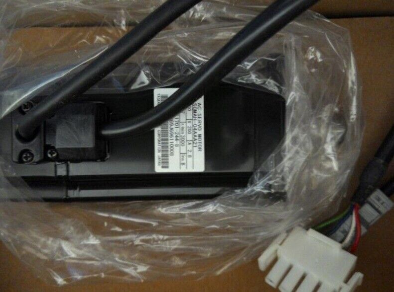 1PC SERVO MOTOR SGMAH-02A1A-FJ2 New 02A1AFJ2 In Box Expedited Shipping #A6-37
