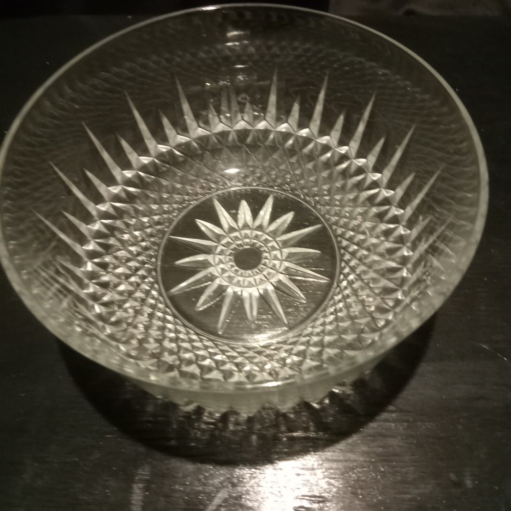 Arcoroc France Diamond Starburst Pattern 9 Inch Glass Serving Bowl STUNNING!