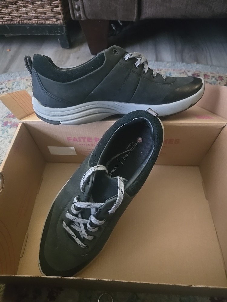 Clarks Wave Walk Lace Up Suede Waterproof Walking Shoes ****Women's Size 8.5****