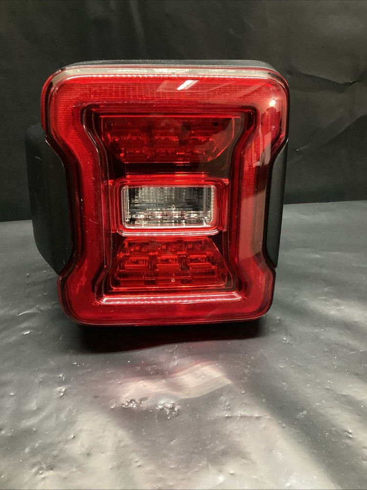 OEM jeep wrangler 18-25 Tail Lamp Right 68434889AE