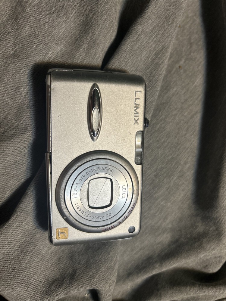 Panasonic LUMIX DMC-FX01 6.0MP Digital Camera - Silver
