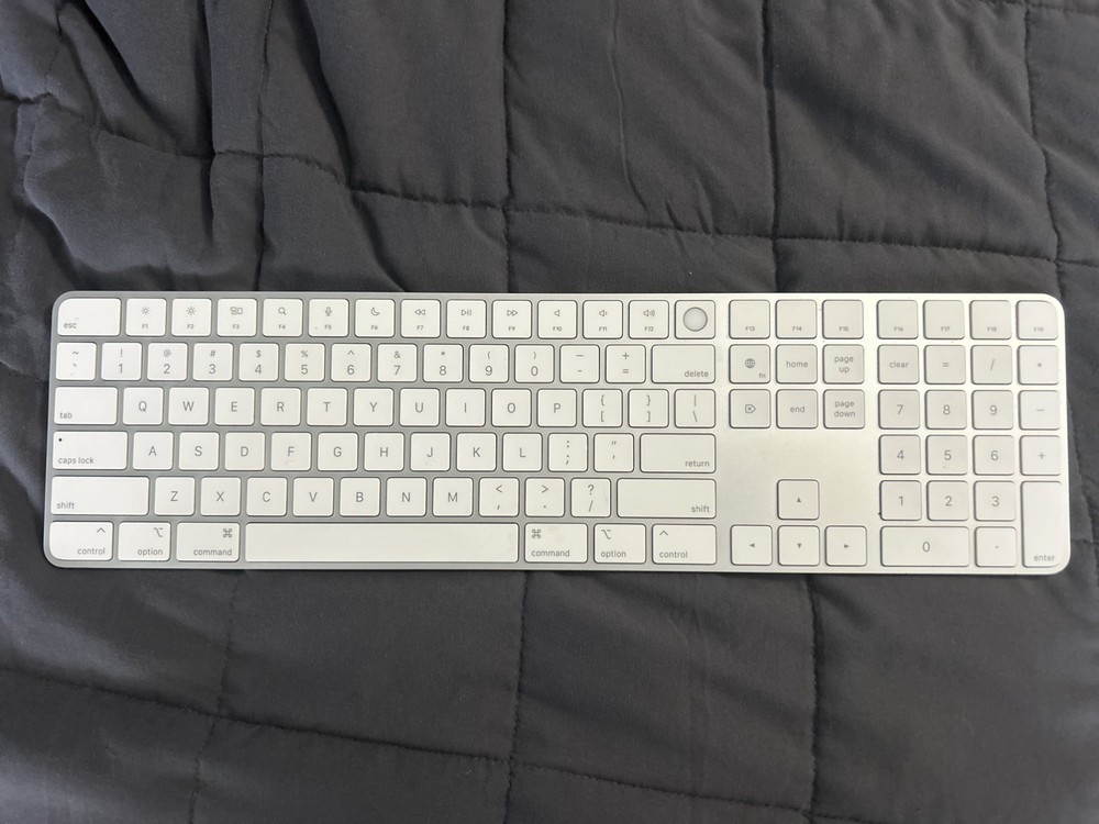 Apple Magic Keyboard with Touch ID A2520. USED*.