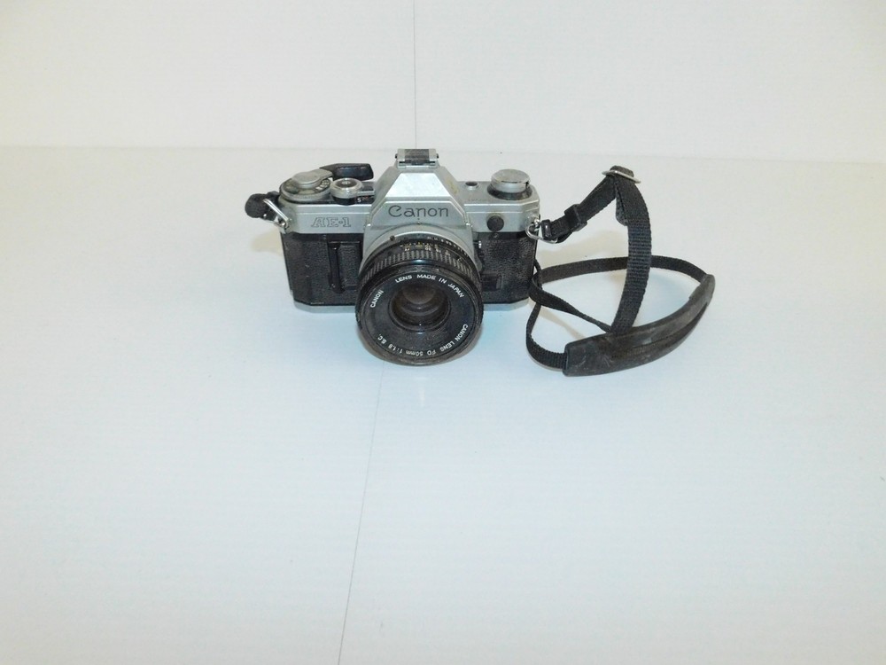 ^^ CANON AE-1 FILM CAMERA w/ 50mm 1.8 LENS (ASP22)