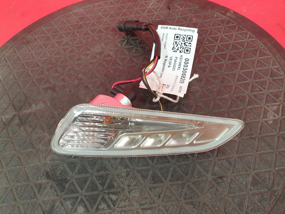 PIAGGIO VESPA REPEATER LAMP RIGHT HAND RH FRONT 2019