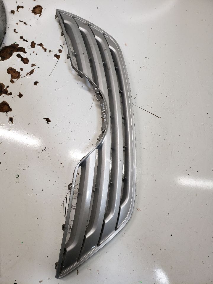 07-09 Camry Upper Grille Base Replacement 1312833