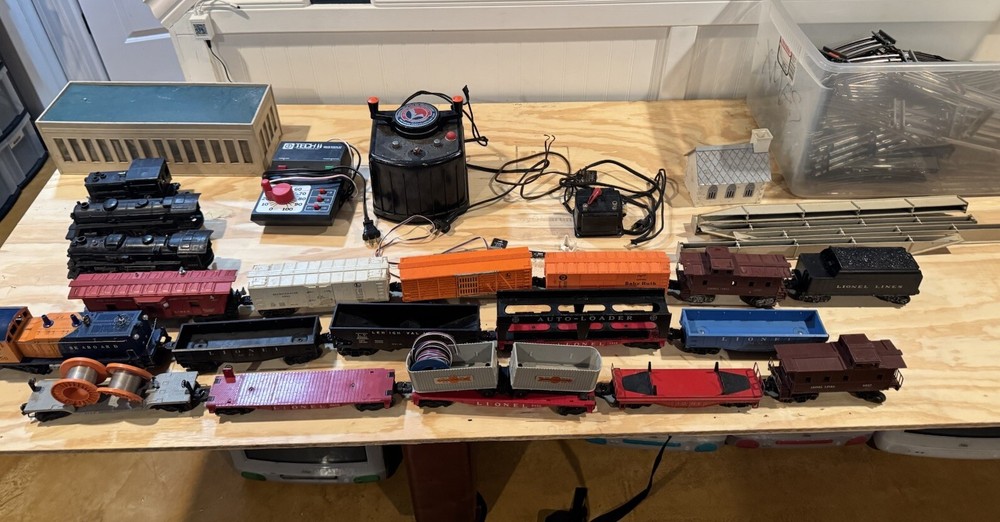 Vintage 1950 Lionel Train Set, all train cars and electric track,  See Details
