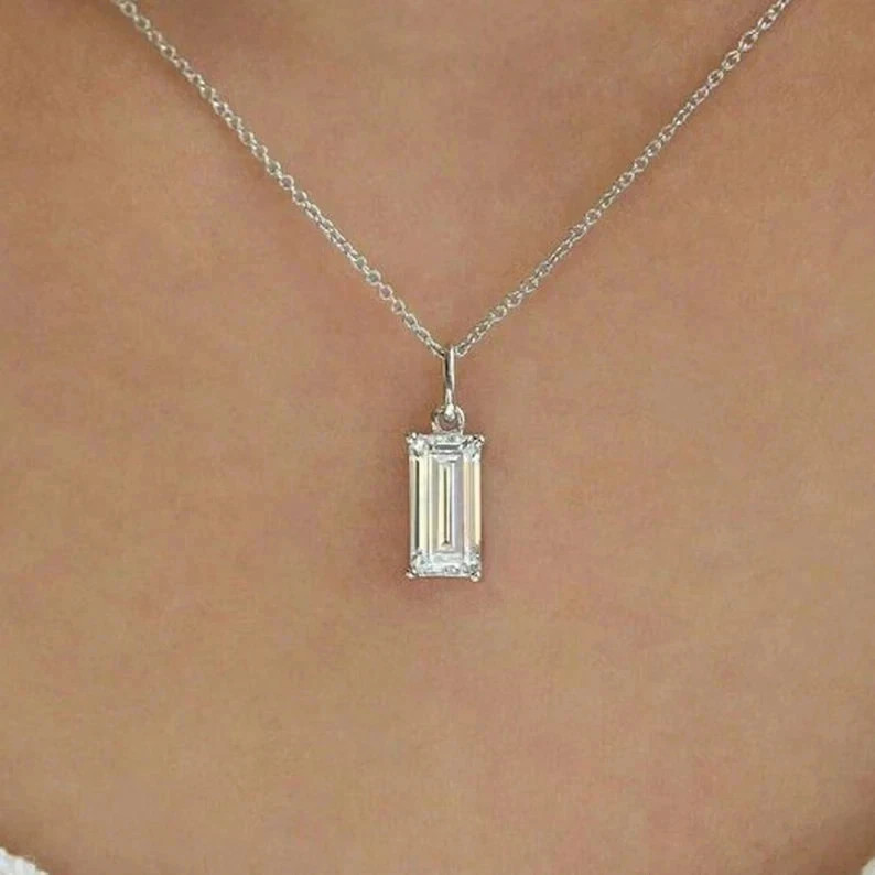Gorgeous Emerald White Zircon Inlaid Pendant Necklace Neck Chain Jewelry 40 Ct