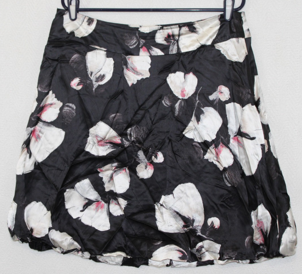 WHBM Size 14 Black Floral Silk A-Line Skirt with Lined Bubble Hem