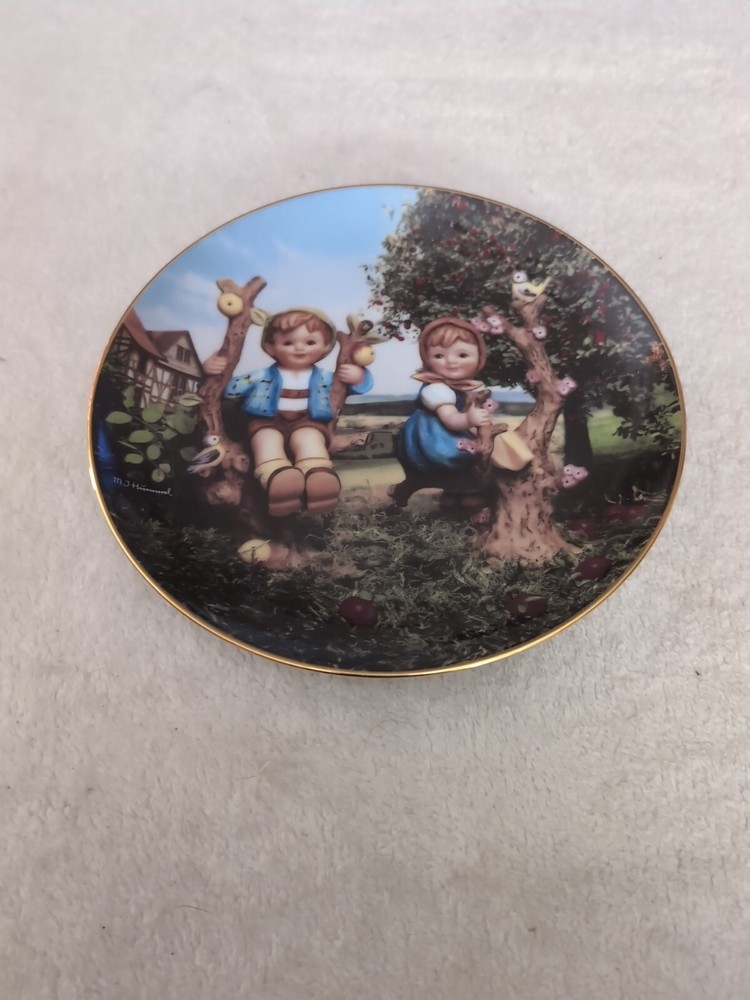 Vintage M.J. Hummel Plate Apple Tree Boy Girl Little Champions  