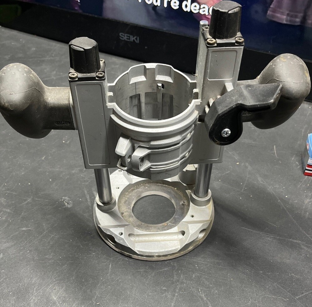 Bosch Plunge Router Base for GKF125CE Palm Router PR111 missing a piece to tight