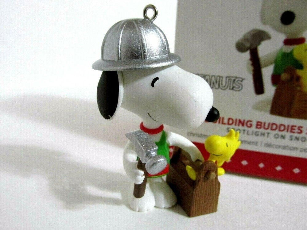 SNOOPY Charlie Brown Peanuts Hallmark 2015 Christmas Ornament Figurine