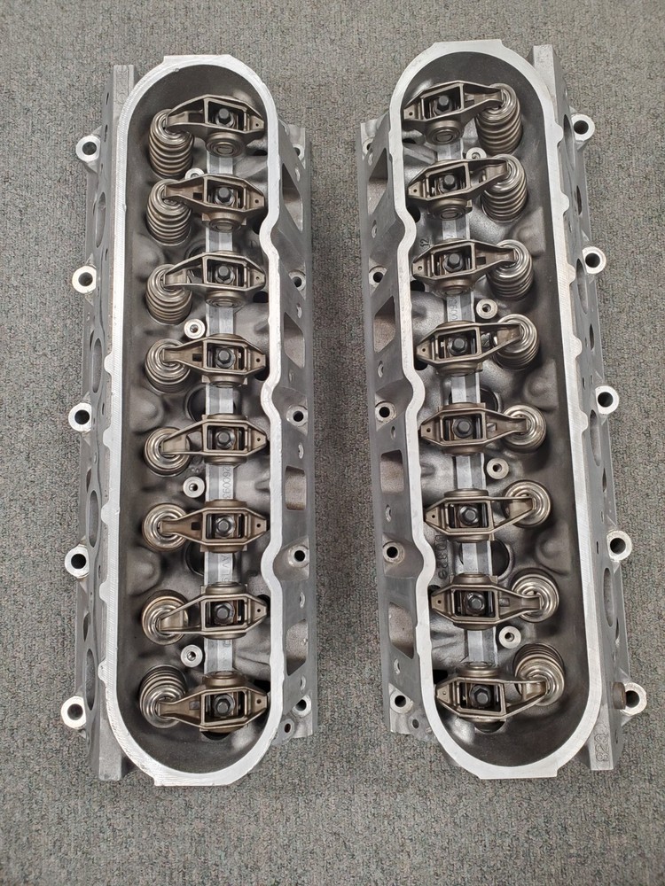 Pair GM L92 L99 L76 LY6 LS3 6.0 6.2 Cylinder Heads 823 Square Port w/ Rockers