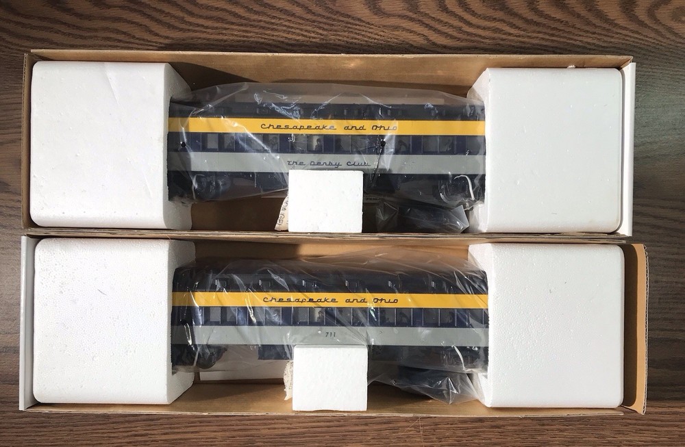 Lionel Set Of 2-Chesapeake & Ohio Heavyweight Passenger Cars O Gauge #6-29010