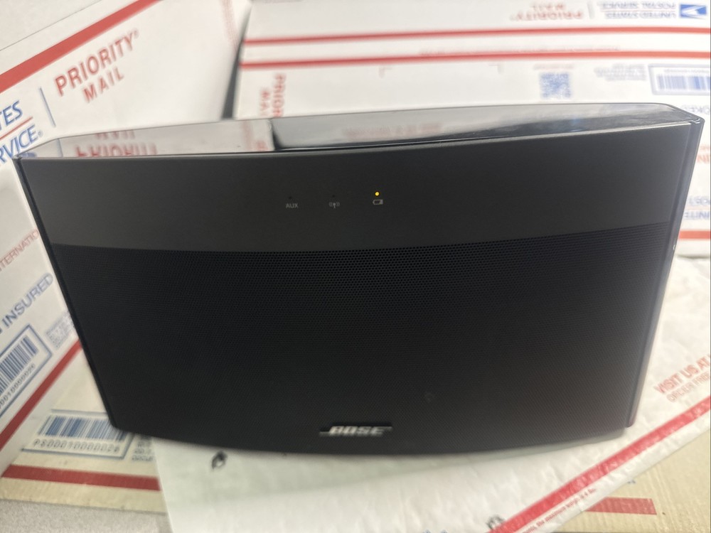 Bose SoundLink Wireless Music System-Portable  Speaker w/Aux & Used Battery