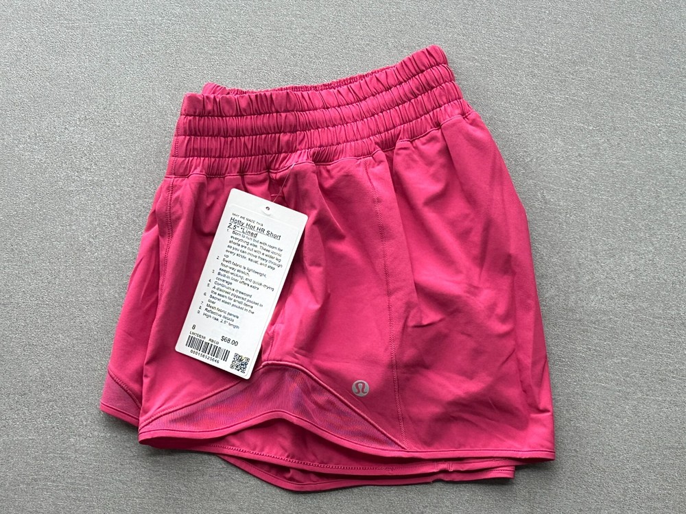 Lulmon Hotty Hot High-Rise 2.5 Shorts Size 8 NWT Raspberry Coulis