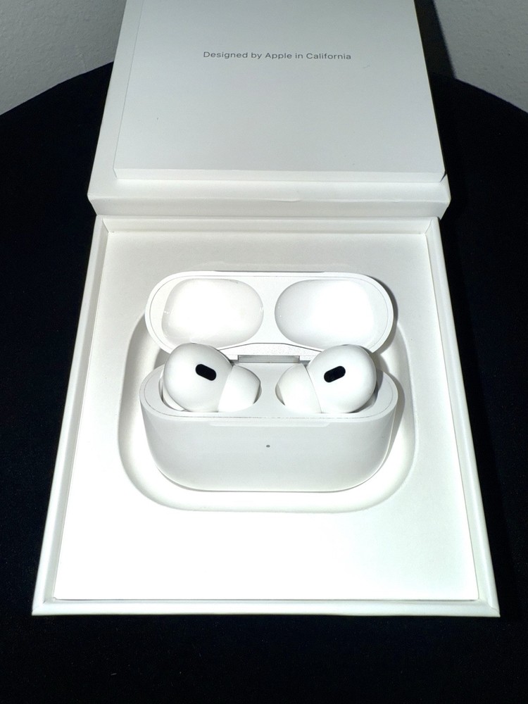 Apple AirPods Pro 2nd Generation USB-C Wireless Charging Case