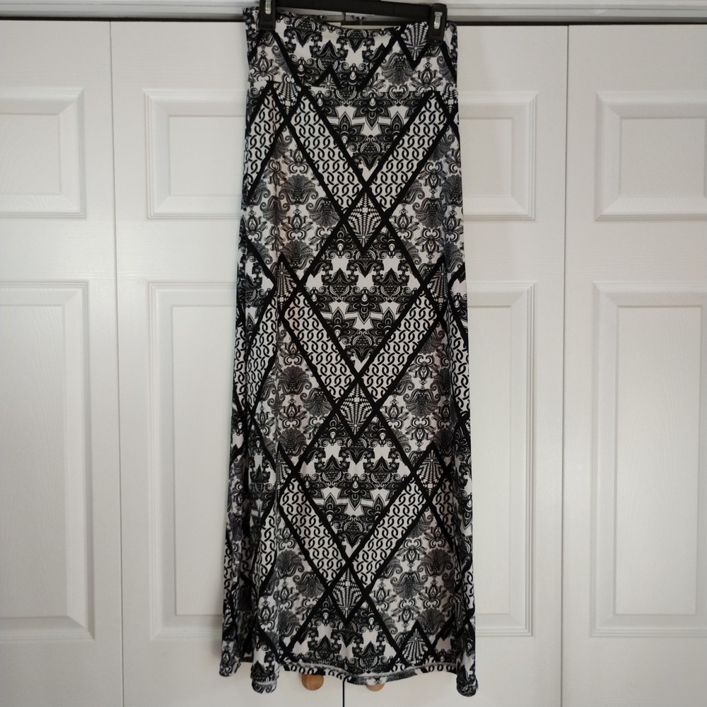 Hot Kiss Maxi Skirt Women Black White Tribal