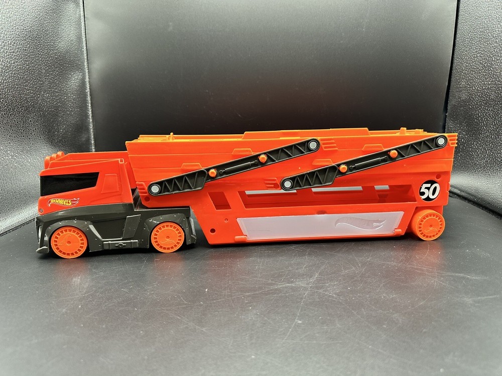 2017 Hot Wheels Mega Hauler Truck FTF68 Orange-Red Display Holds 50 Diecast Cars