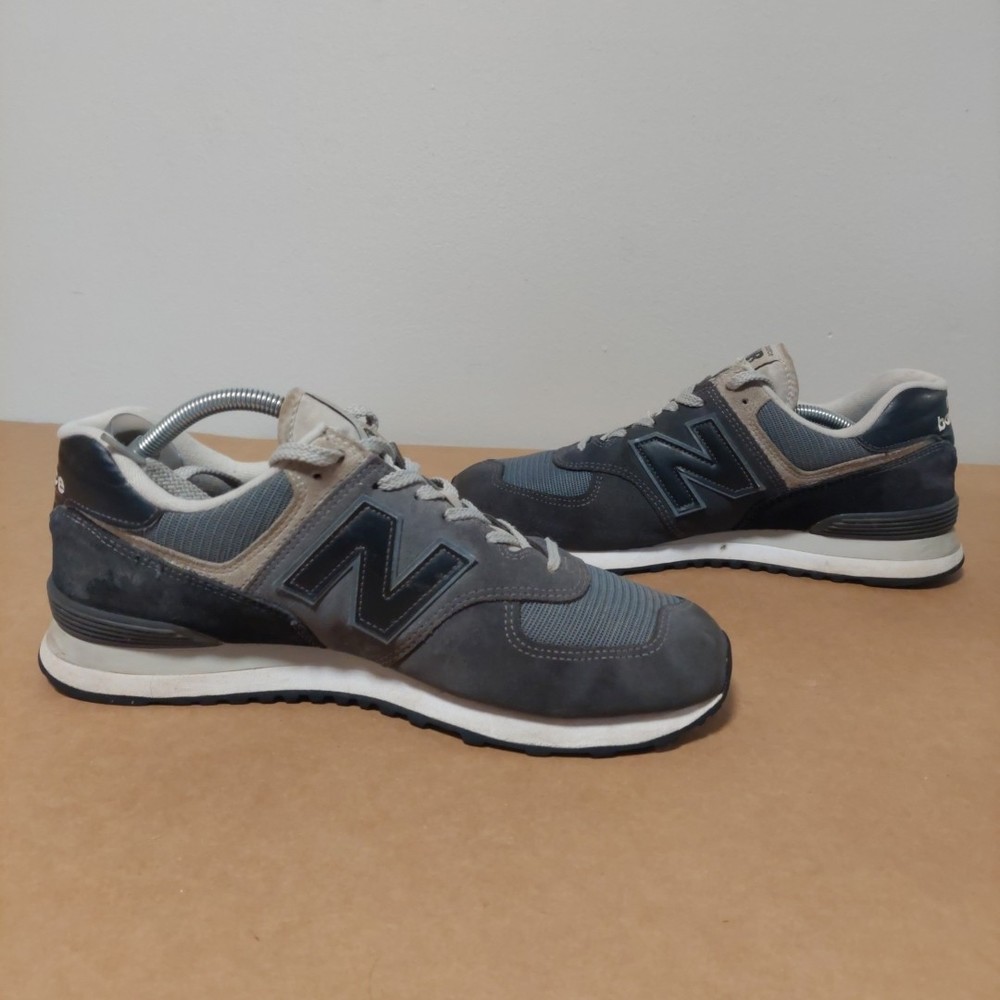 New Balance 574 Classic Mens Lace up Sneaker Black And Gray SIZE 11.5 NO INSOLES