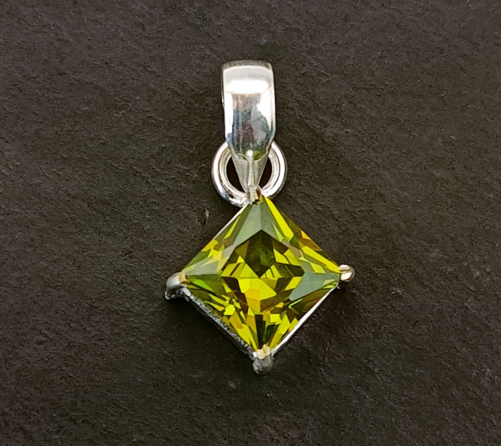 19 Ct+Certified Natural Green Peridot Princess 925 Solid Silver Pendant Gemstone