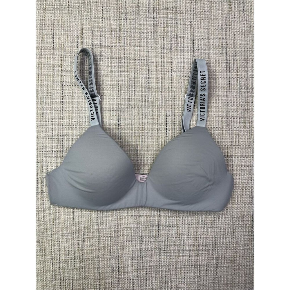 Victoria’s Secret Women's Gray Adjustable Strap Seamless Bra Size 32B
