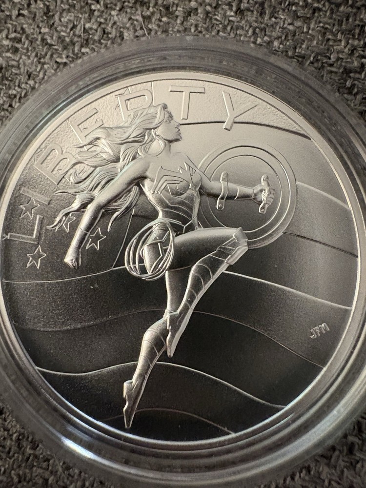 2025 Wonder Woman DC Comic Art Matte Silver 1 oz Medal 25DWS1 OGP