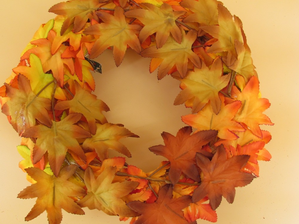 VTG 12-Inch Straw Wreath with Fall Leaves for Seasonal Decor