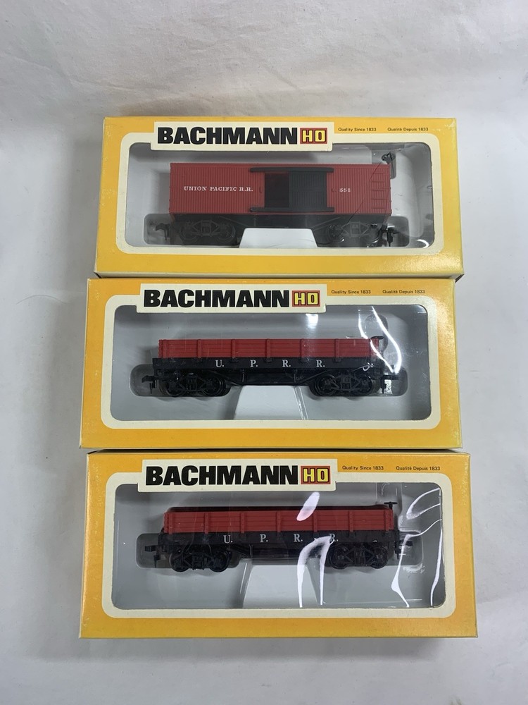 Lot Of 3 HO Scale 2 Bachmann Union Pacific Old West Gondolas & Old West Box Car