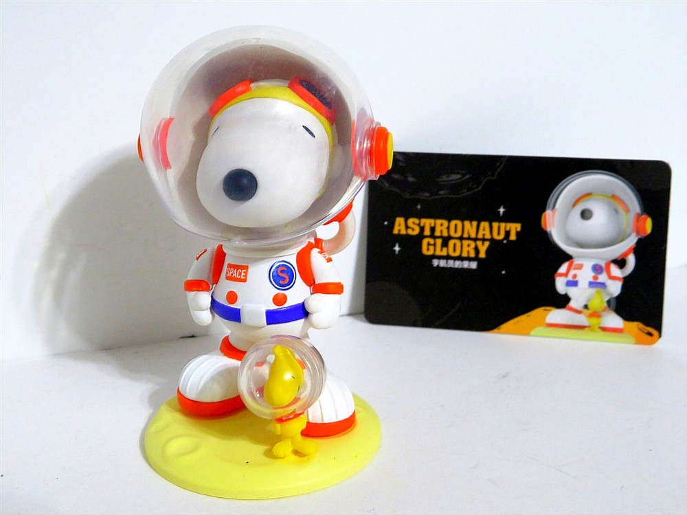 SNOOPY Charlie Brown Peanuts Space Exploration Pop Mart Figurine 2011 Collectible