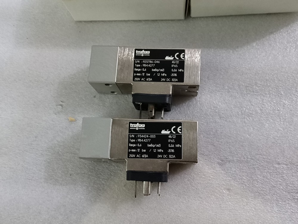 1Pcs New Trafag 9B4.4277 GEA 0005-4315-000 0-6bar pressure switch