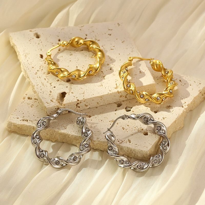 Stainless steel twist twist diamond set female round titanium steel ear