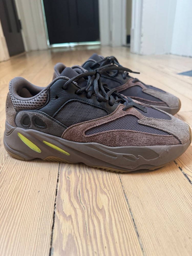 Size 9.5 - adidas Yeezy Boost 700 V1 Mauve - Authentic - Lightly Worn