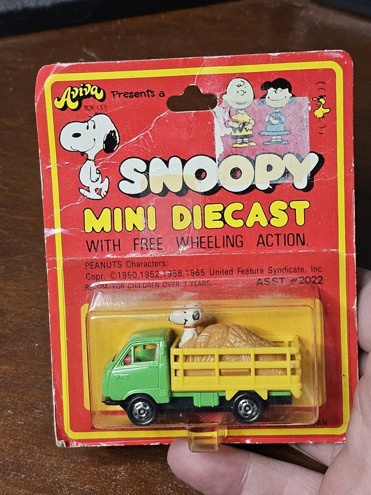 Snoopy Peanuts NIP 1965 Mini Diecast Snoopy In Farm Truck Aviva Toy Company