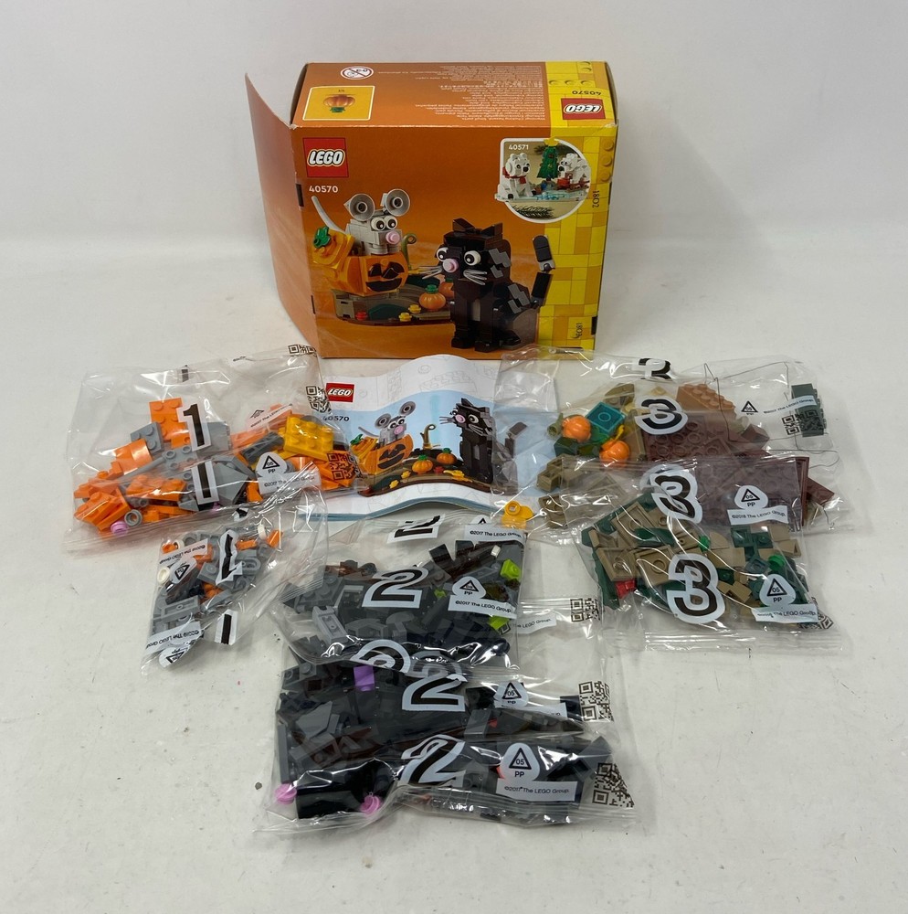 LEGO 40570 Halloween Cat & Mouse - Black Cat, Gray Mouse & Pumpkin Scene 328 Pcs